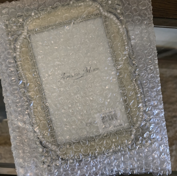 NEW Ashleigh Manor pewter and enamel frame. 4x6 - Picture 4 of 4